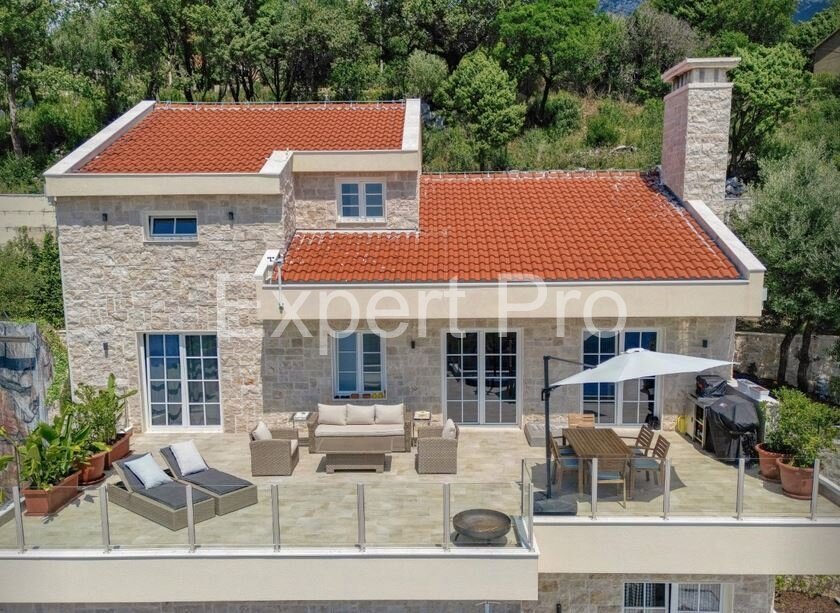 Villa in Meline / Herceg Novi  Villa in Meline / Herceg Novi
